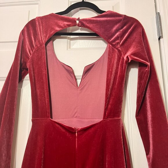 Going for Glamour Mauve Velvet Backless Long Sleeve Maxi Dress - Picture 4 of 6
